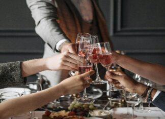 Team building durante una cena aziendale a tema con attori