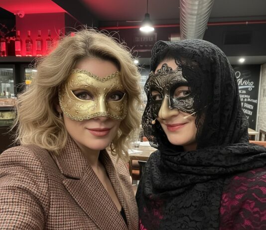 Attrici in maschera per Cena con Delitto Carnevale 2026 a Milano
